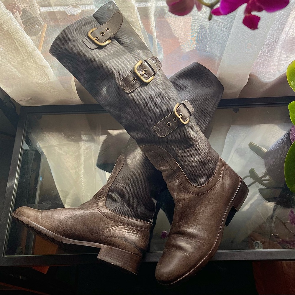 STUART WEITZMAN Ludlow Buckle Leather Boot- Size 6